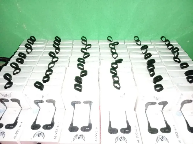 Kit com 50 fones de ouvido 