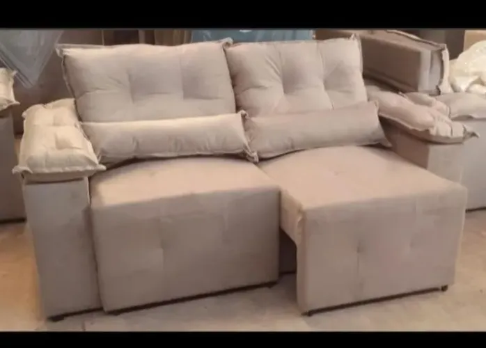 Sofá retrátil e reclinável,medida 1,80m;preço R$1.250,contato *