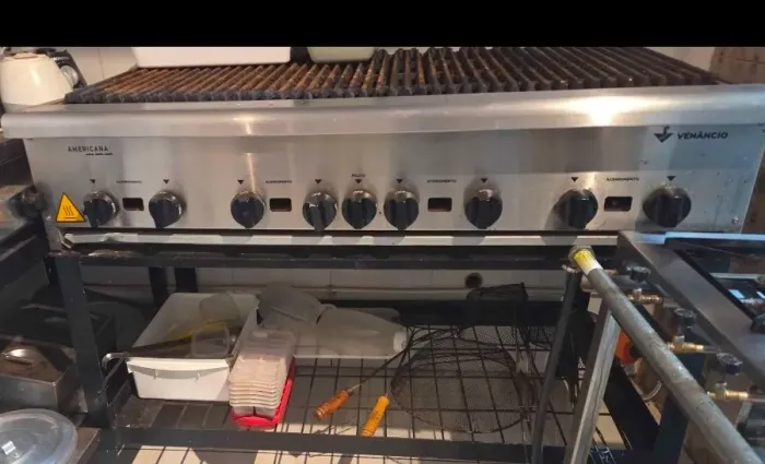 Charbroiler venancio americana semi nova