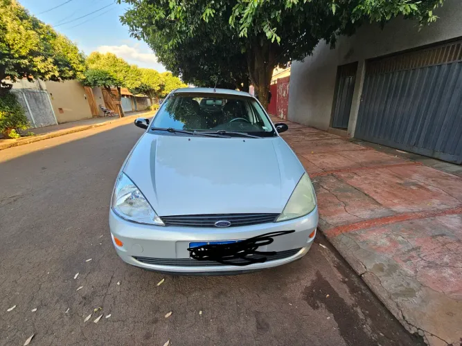 Ford Focus 1.8 16V 5P 2003