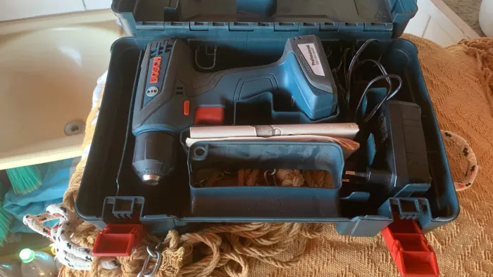 Parafusadeira Furadeira Bosch GSR 1000 Smart 12V bateria e maleta