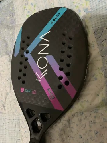 Raquete de Beach Tennis Kona K-DOZE seminova em perfeito estado de conservação.