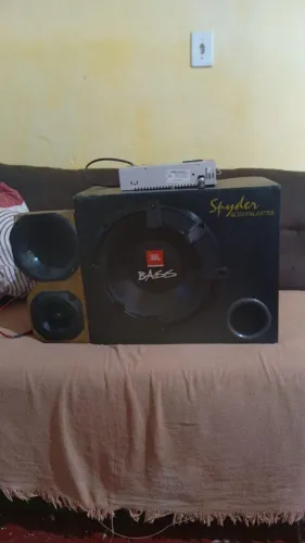 Vendo uma caixa de som