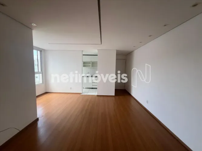 Apartamento com 2 quartos, 1 suite, 2 vagas e 2 banheiros. Condomínio Grand Resort Jaraguá