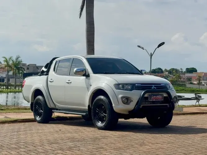 Mitsubishi L200 Triton HPE 3.2 CD TB Int.diesel AUT 2015