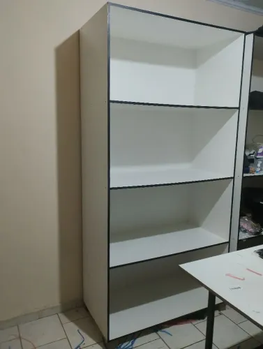ARMÁRIO SEM PORTA