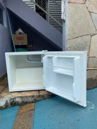 Frigobar Midea 127V
