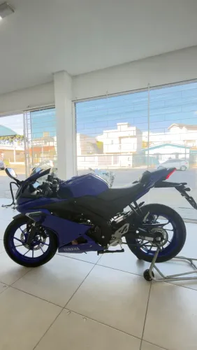 Yamaha R-15 ABS