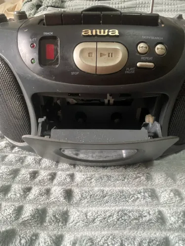 Compact disc aiwa CSD-EX11OU + fitas k7