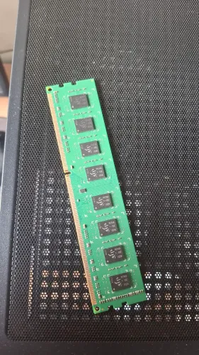 Memórias RAM DDR3 (4GB e 2GB)