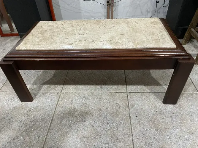 Mesa para Sala em Mármore Travertino e Madeira Escura (95x50x35 cm)