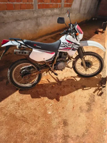 Vende-se XR 200