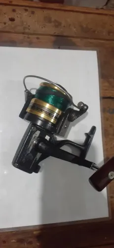 Molinete bg 30 daiwa impecável 