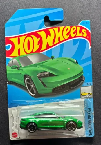 Hot Wheels Porsche Taycan Turbo S (2022)