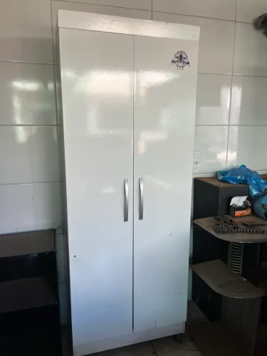 Guarda roupa / armário duas portas