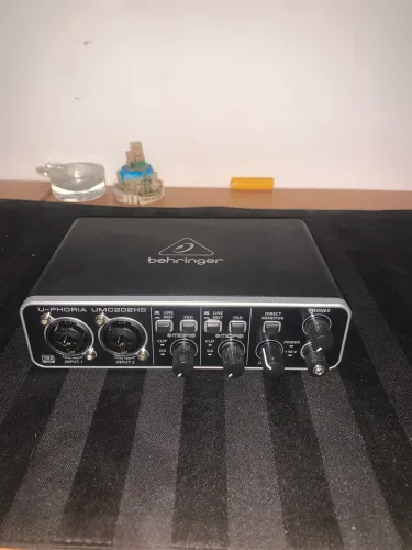 Interface de áudio behringer U-phoria Umc202hd perfeito estado