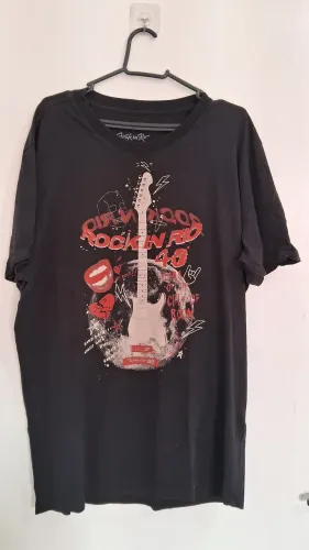 Camiseta Ellus Guitar Rock - Edição Limitada Rock in Rio 40 anos