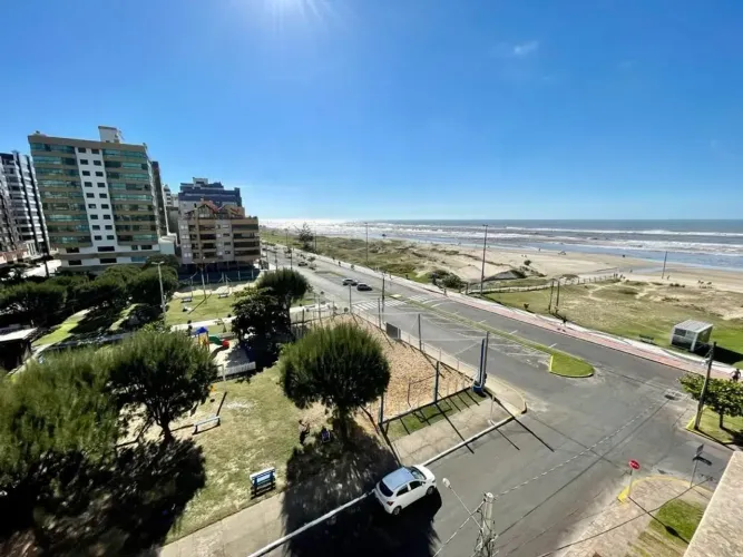 3 quartos de frente para a praça Bassani e Mar ! Somente a vista ou financ para você inves