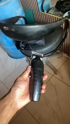 Vende-se máquina de cortar cabelo kemei