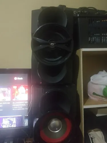 Vendo caixa de som junto a um amplificador 
