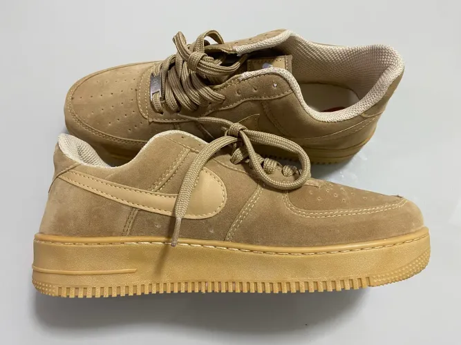Tênis Nike Air Force camurça 40