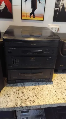 Temos CDs vinil,lp,fitas,videokacete,e muito mas  coisas para saber mas : *