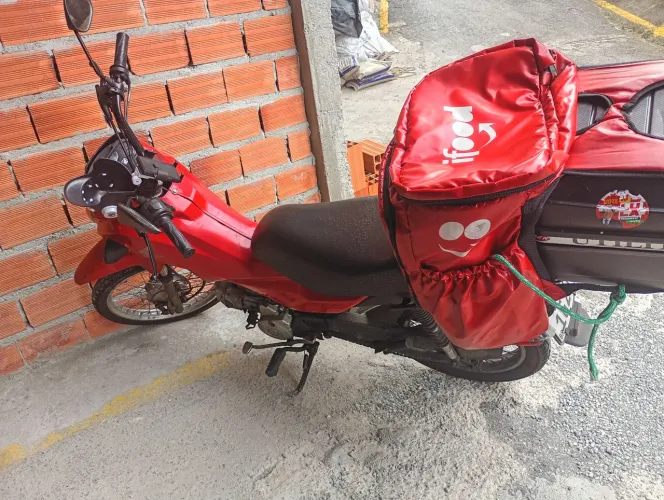 Abaixo da tabela pra ir logo * chama no zap