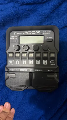 PEDALEIRA DE GUITARRA ZOOM G1FOUR