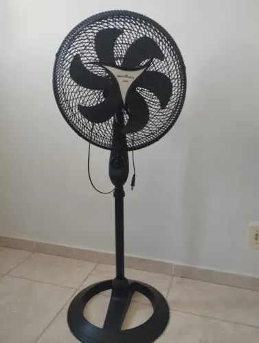 Ventilador de Coluna Britânia Turbo Preto
