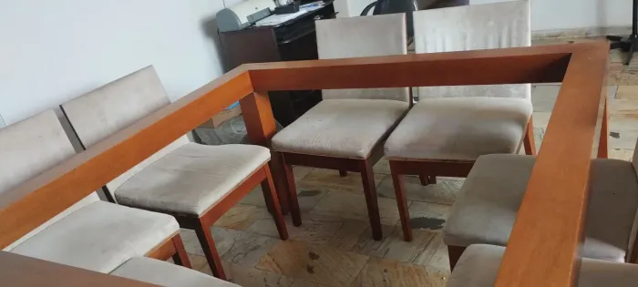 Mesa com 8 cadeiras