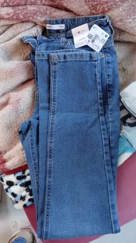 Calça jeans 40 Tamanho pequeno nao é grande .