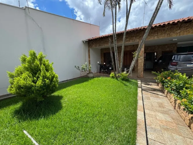 Casa para venda com 273 m² e 4 quartos em Vila Pacífico, Bauru - SP