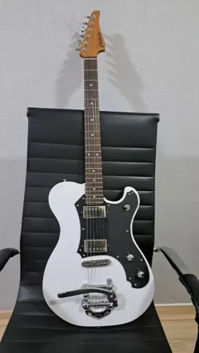 Guitarra Victoria Custom Violet Bigsby - Telecaster
