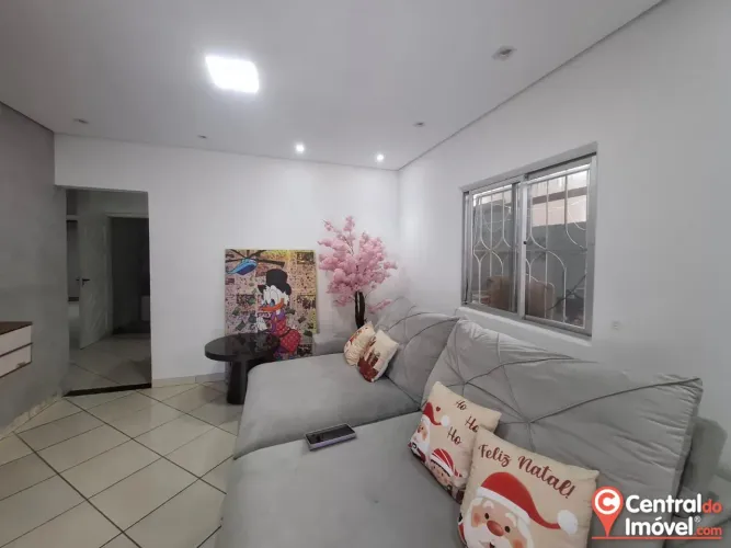 Casa à venda na Vila Real com terreno amplo | Próxima à Via Gastronômica