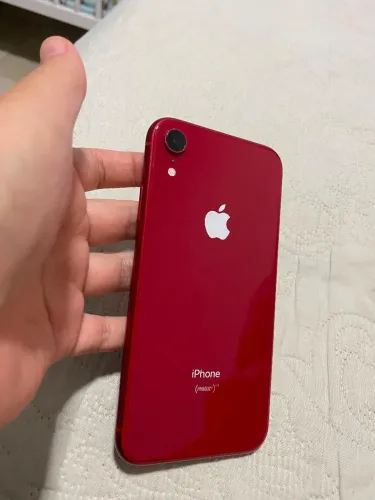 iPhone XR vermelho