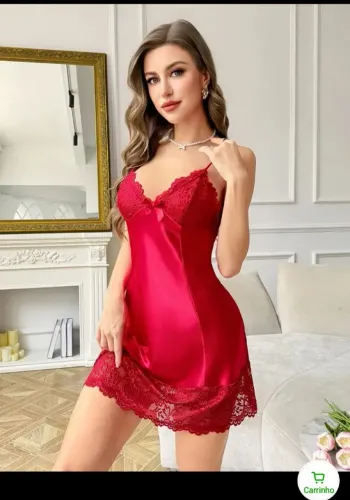 Camisola de cetim com renda vermelha