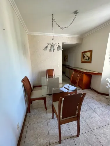 Vendo mesa de vidro com 4 cadeiras