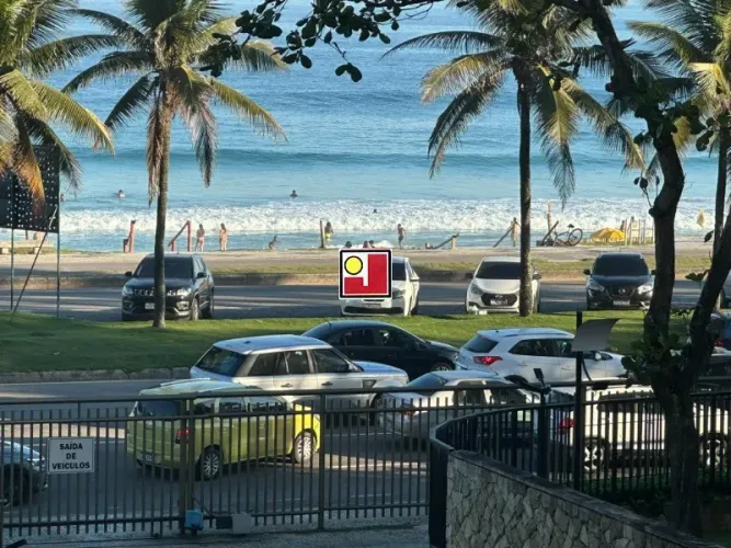 Alugo 4Q na Praia da Barra, frontal mar, luxuoso, excelente vista mar, mobiliado, repleto 