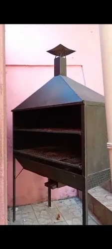 Vende-se uma churrasqueira