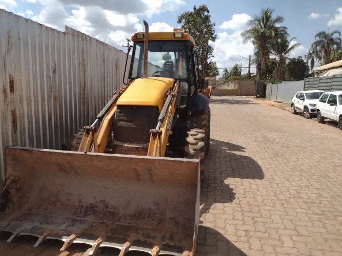 Retroescavadeira JCB 2012 - Motor MWM