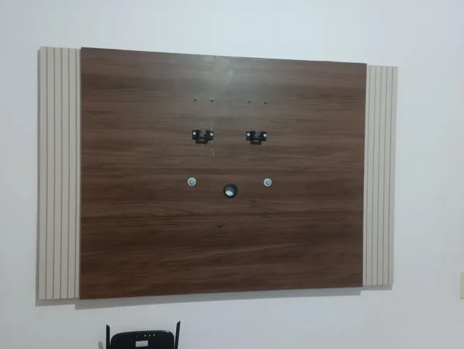 Painel de televisão com suporte
