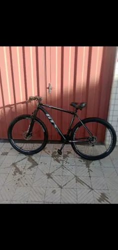 Bicicleta usada semi nova