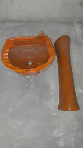 Vendo uma pia de louça para banheiro ocre