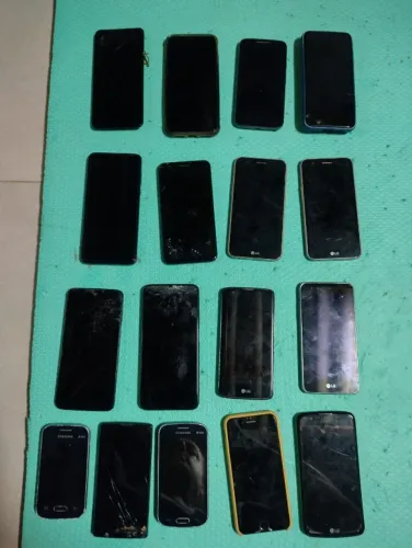 40 celulares + 6 tablet's - com defeito - venda no estado
