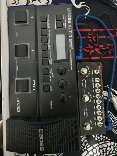 Pedaleira boss gt1 + cuvave