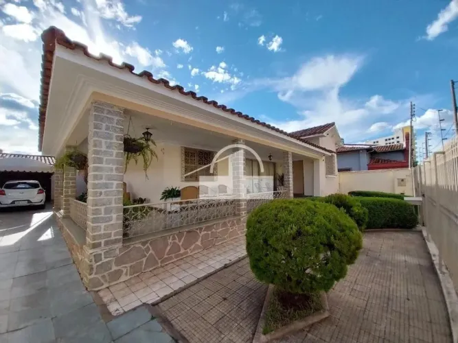 Casa à venda, 5 quartos, 1 suíte, 7 vagas, Centro - Sete Lagoas/MG