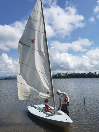 Veleiro modelo laser