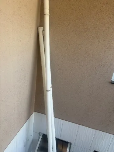 ?Tubos PVC branco para calha/água pluvial usados, em bom estado.? 2 de 5 m e 1 de 6 m