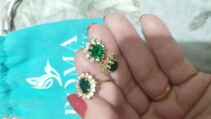 Vendo um conjunto da Rommanel brinco e anel muito lindo
