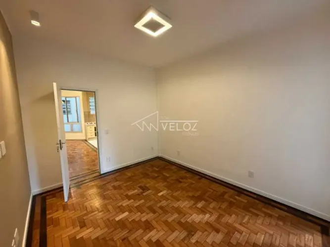 Apartamento : / Residencial / Glória